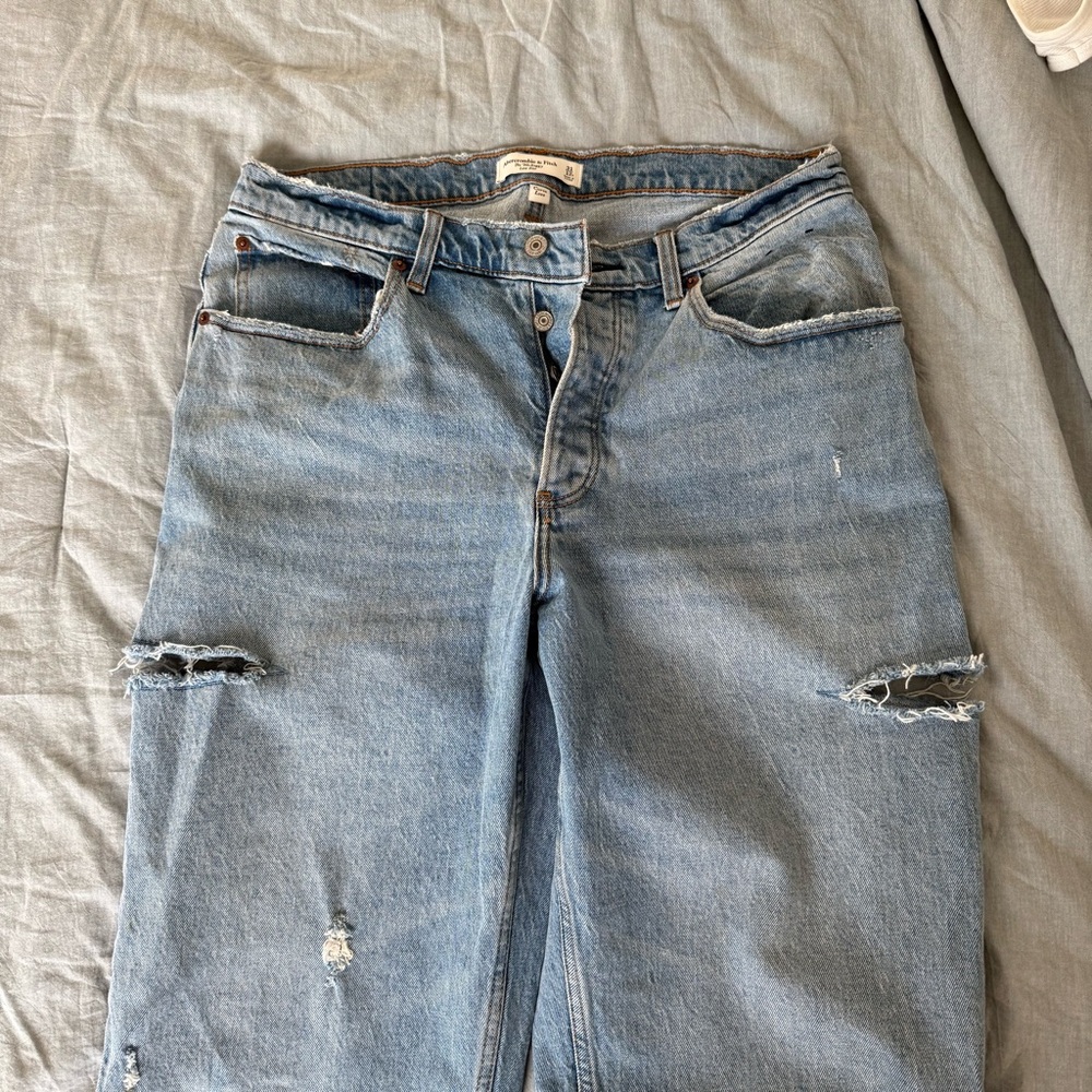 Baggy mid rise jeans with side slits